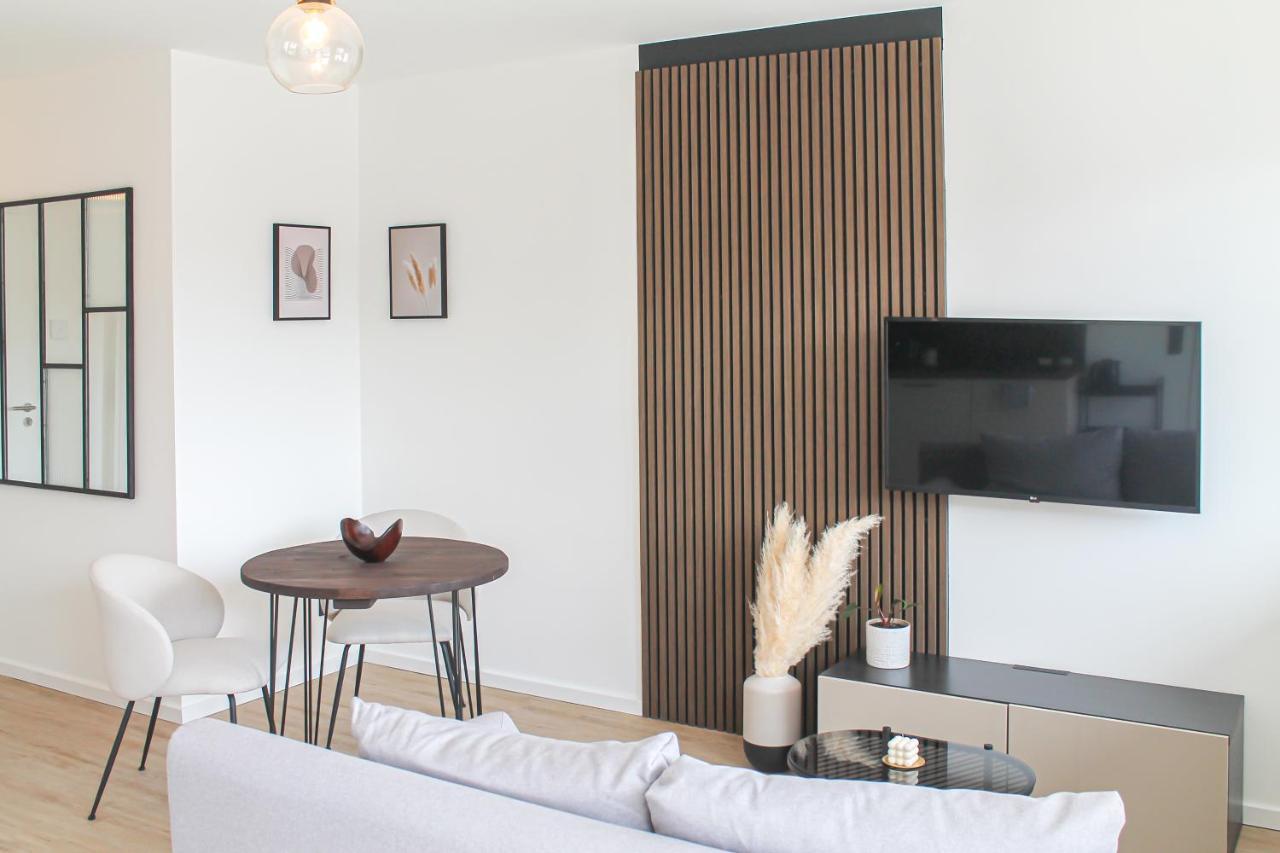 Special Apartment - Stadtnah, Balkon, Parkplatz, E-Ladestation, Gitterbox Fuer Fahrraeder, Fitnessstudio โคเบลนซ์ ภายนอก รูปภาพ