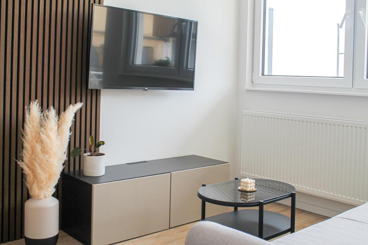 Special Apartment - Stadtnah, Balkon, Parkplatz, E-Ladestation, Gitterbox Fuer Fahrraeder, Fitnessstudio โคเบลนซ์ ภายนอก รูปภาพ